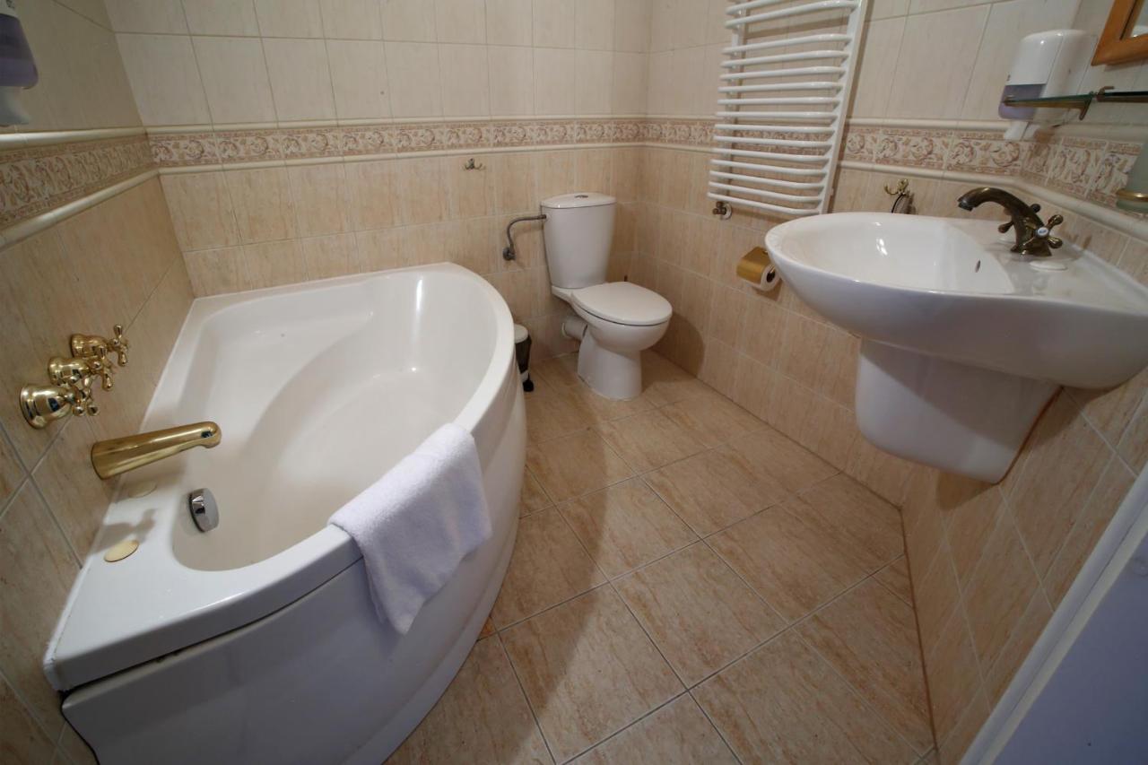 Palac Spichrz Borcz Buitenkant foto